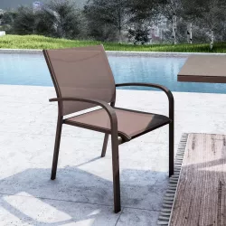 Sedia impilabile con braccioli tondi in alluminio e textilene marrone - Carioca