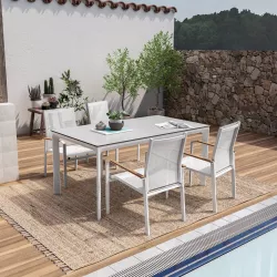 Set pranzo tavolo con top effetto marmo 160x90 cm e 4 sedie con braccioli in legno e alluminio bianco - Miranda
