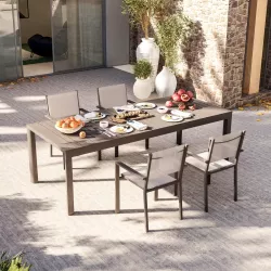 Set pranzo tavolo 180/240x100 cm e 4 sedie con braccioli in alluminio e textilene tortora - Carioca