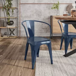 Sedia con braccioli impilabile stile industrial in metallo blu notte - Farley