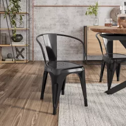 Sedia con braccioli impilabile stile industrial in metallo nero - Farley