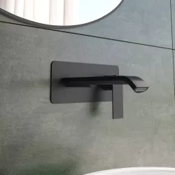 Miscelatore lavabo a muro canna 20 cm con piastra nero opaco – Iota