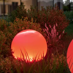 Lampada sferica 60 cm in polietilene con kit luce LED rosso fragola