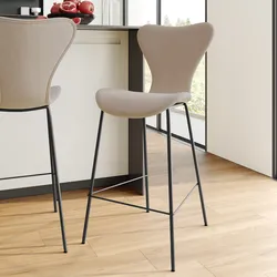 Sgabello in tessuto rosa nude con gambe in metallo nero - Dolly