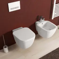 Sanitari sospesi design squadrato in ceramica con sedile copri wc avvolgente