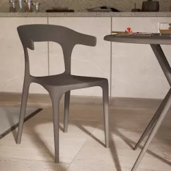 Sedia impilabile con braccioli design in polipropilene cacao - Dibra