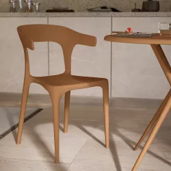 Sedia impilabile con braccioli design in polipropilene cappuccino - Dibra