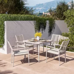 Set pranzo tavolo 90x90 cm e 4 sedie con braccioli in acciaio e corda ecrù - Rodriguez