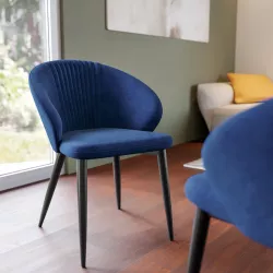 Sedia in velluto blu con gambe in metallo nero - Kelton