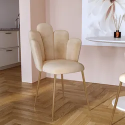 Sedia in velluto crema con schienale a conchiglia e gambe in metallo finitura oro - Pedersen