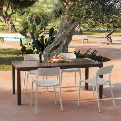 Set pranzo tavolo 180/240x90 cm con top in vetro marrone e 4 sedie in polipropilene grigio chiaro - Paint