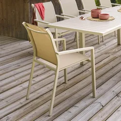 Sedia impilabile con braccioli in alluminio crema e textilene beige - Catuja