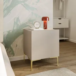 Comodino 45x55h cm cashmere con anta reversibile soft close e piedi in metallo oro - Judith
