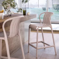 Sgabello in polipropilene beige - Nesturya