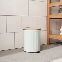 Cestino portarifiuti soft close in metallo e bambù verde salvia - Mavis