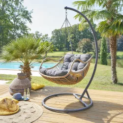 Seduta poltrona sospesa in polyrattan naturale con cuscino grigio scuro - Lucky