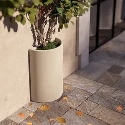 Vaso a mezzaluna da parete 65 h cm in polietilene crema - Muret