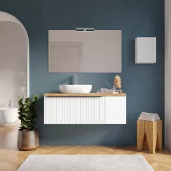 Mobile bagno sospeso 120 cm bianco opaco effetto cannettato con anta e top rovere gold con specchio - Lameck