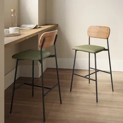 Set 2 sgabelli con seduta in similpelle verde militare e schienale effetto legno - Alabaster