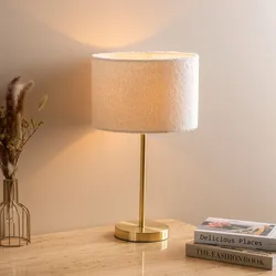 Lampada da tavolo 49h cm in metallo oro e paralume in bouclé bianco
