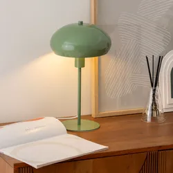 Lampada da tavolo 38h cm in acciaio verde pistacchio - Conway