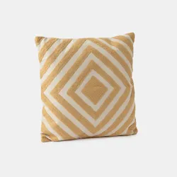 Cuscino sfoderabile 45x45 in tessuto beige con disegno geometrico microteddy sabbia