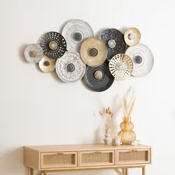 Decorazione per parete 135x67 cm in metallo oro con dettagli bianco e nero