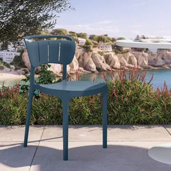 Sedia da giardino impilabile in polipropilene blu oceano con schienale intagliato - Clyde