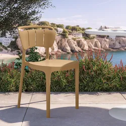Sedia da giardino impilabile in polipropilene cappuccino con schienale intagliato - Clyde