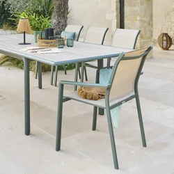 Sedia impilabile con braccioli in alluminio verde alloro e textilene beige - Catuja