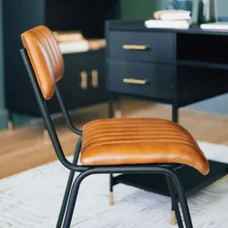 Set 4 sedie impilabili in pelle di bufalo trapuntata cognac e metallo nero - Kavy