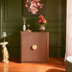 Credenza 80x85h cm in legno effetto noce cannettato e oro con 2 ante - Yuna