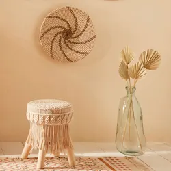 Pouf rotondo 32 cm in cotone macramé beige con gambe in legno di pino