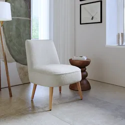 Poltrona in bouclé crema con gambe in legno - Dirla