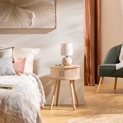 Comodino rotondo 40 cm in legno naturale con 2 ante scorrevoli cannettate - Petras
