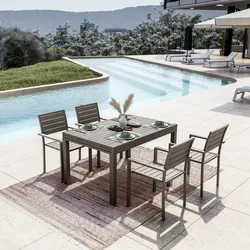 Set pranzo tortora con tavolo 135/270x90 cm e 4 sedie con braccioli in alluminio a doghe - Carioca