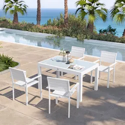 Set pranzo bianco con tavolo 135/270x90 cm top vetro e 4 sedie con braccioli in alluminio a doghe - Carioca