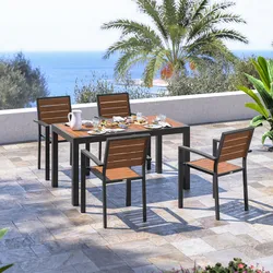 Set pranzo tavolo 140/210x77 cm top effetto legno caramello e 4 sedie con braccioli in alluminio antracite - Carioca Wood