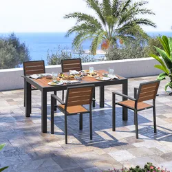 Set pranzo tavolo 160/240x100 cm top effetto legno caramello e 4 sedie con braccioli in alluminio antracite - Carioca Wood