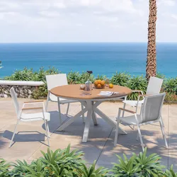 Set pranzo tavolo rotondo 120 cm top effetto legno miele e 4 sedie in textilene e alluminio bianco - Carioca Wood