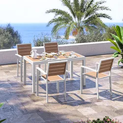 Set pranzo tavolo 140/210x77 cm top effetto legno miele e 4 sedie con braccioli in alluminio bianco - Carioca Wood