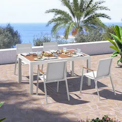 Set pranzo tavolo 160/240x100 cm top effetto legno caramello e 4 sedie in textilene e alluminio bianco - Carioca Wood