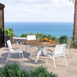 Set pranzo tavolo rotondo 140 cm top effetto legno caramello e 4 sedie in textilene e alluminio bianco - Carioca Wood