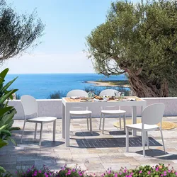 Set pranzo tavolo 140/210x77 cm alluminio con top effetto legno e 4 sedie in polipropilene bianco - Rosaly