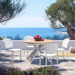 Set pranzo tavolo rotondo 120 cm alluminio con top effetto legno e 4 sedie in polipropilene bianco - Rosaly