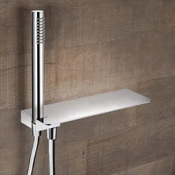 Set doccino design minimal con presa acqua flessibile e mensola d'appoggio destra