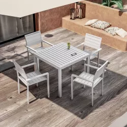 Set pranzo tavolo 90x90 cm e 4 sedie a doghe con braccioli in alluminio bianco - Carioca