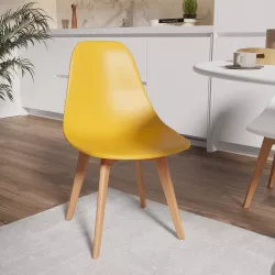 Sedia da interni gialla con gambe in legno - Alborg
