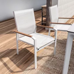 Sedia con dettaglio braccioli legno teak in alluminio e textilene bianco - Miranda