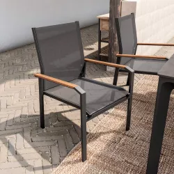 Sedia con dettaglio braccioli legno teak in alluminio e textilene antracite - Miranda